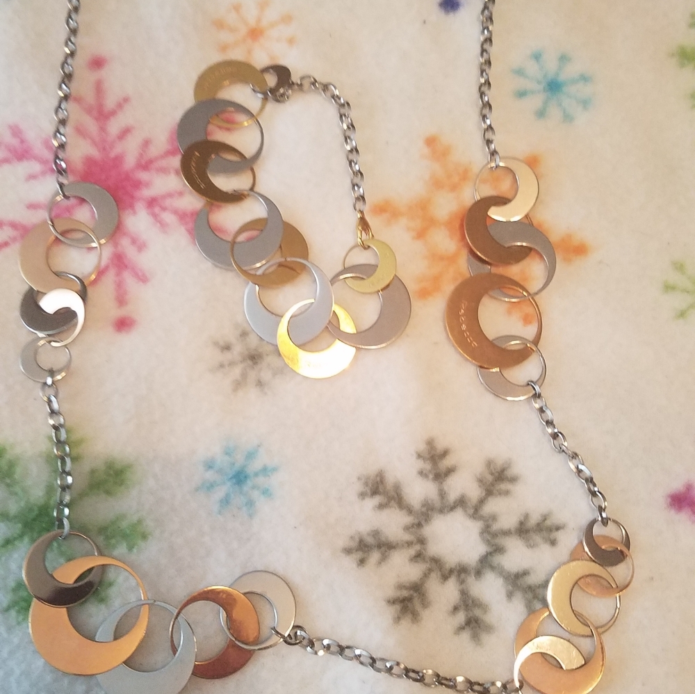 Necklace and bracelet set